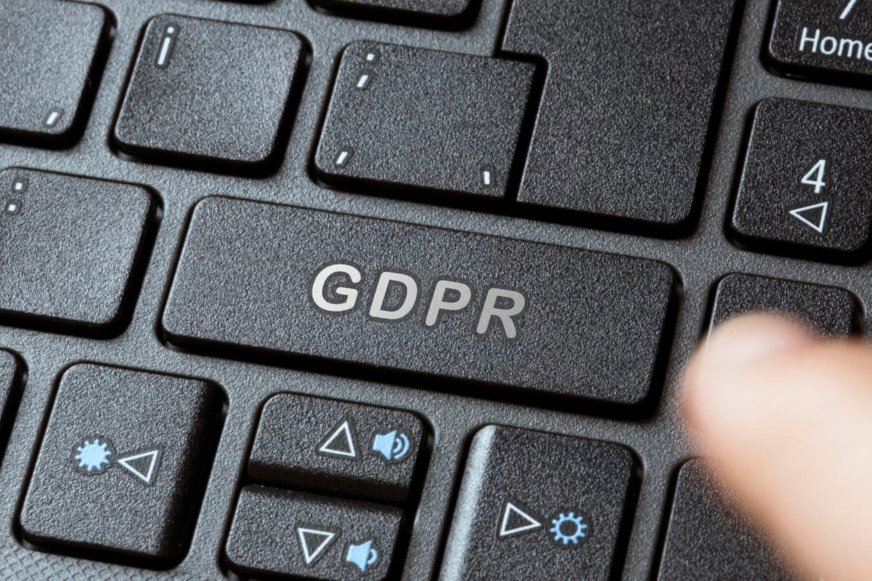 En knapp på ett tangentbord som symboliserar GDPR