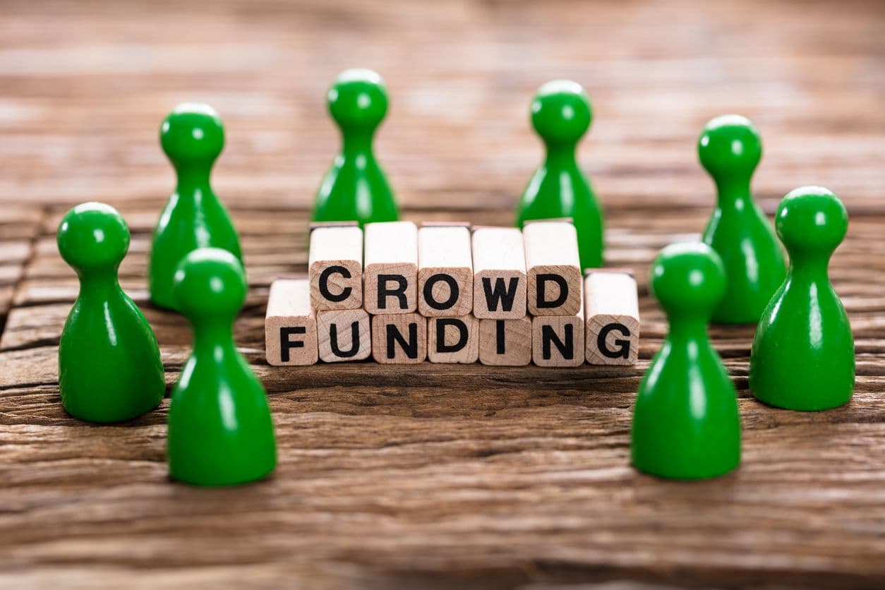 En bild som symboliserar att många hjälper till med lite i crowdfunding