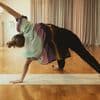 Kvinna som gör yoga