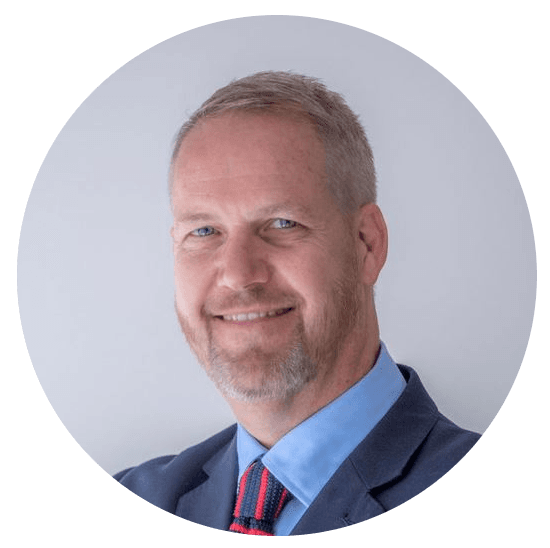 Porträttbild på en man med slips