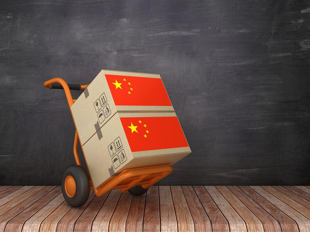 Två lådor med kinesiska flaggan på