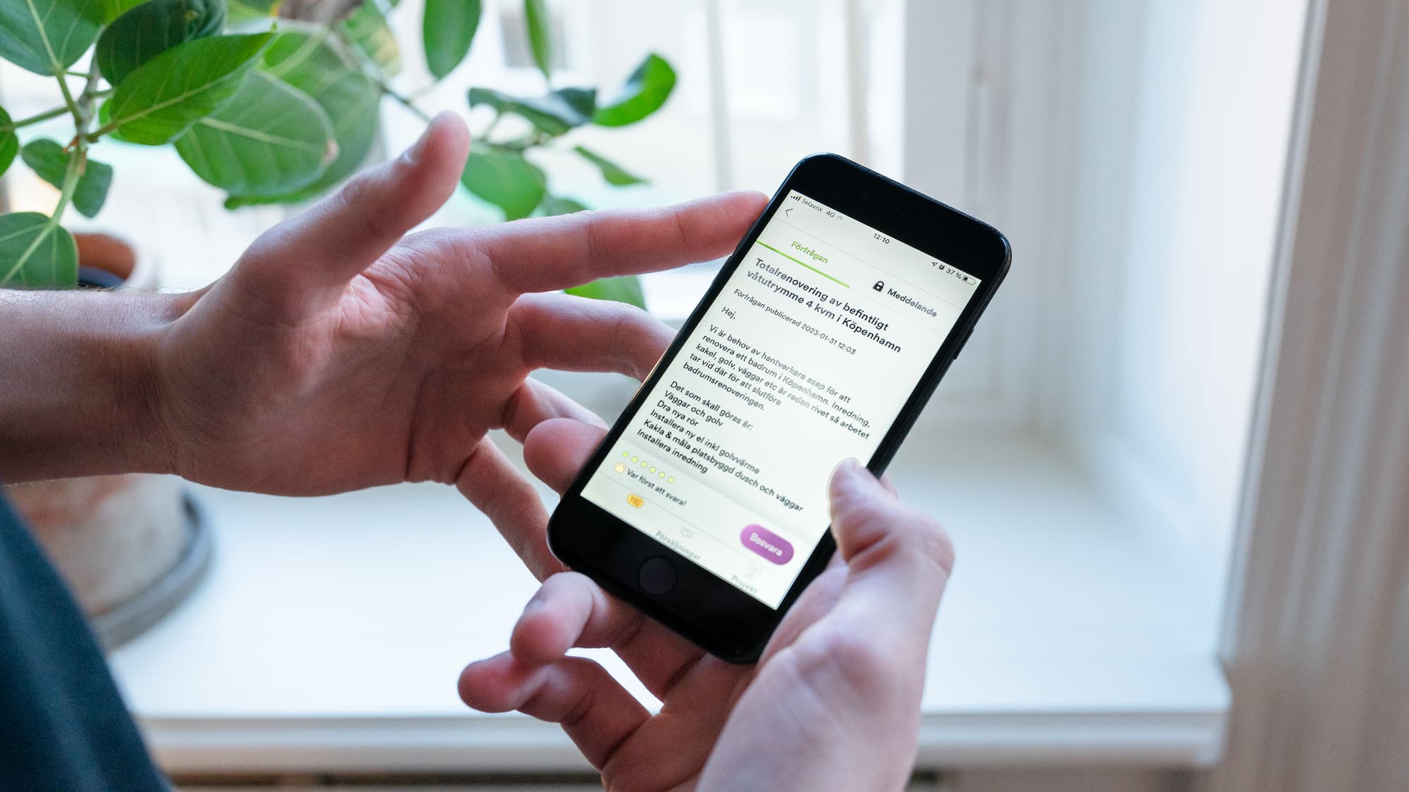 En mobil som visar Offertas marknadsplats