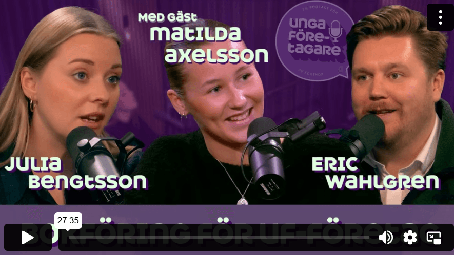 Three people with microphones are talking on a podcast titled "Unga Företagare," featuring guest Matilda Axelsson. Names Julia Bengtsson and Eric Wahlgren are shown.